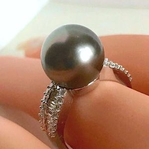 18kt Ring 0.76ct Diamonds South Sea Black Pearl